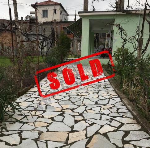 1-storey villa for sale in Punetori street in Berat.
It has a construction area of 99m2 and a land 